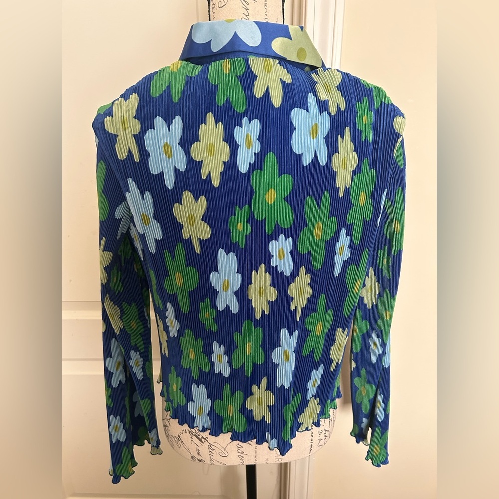Black History Month Floral Blue and Green Top - Picture 5 of 6